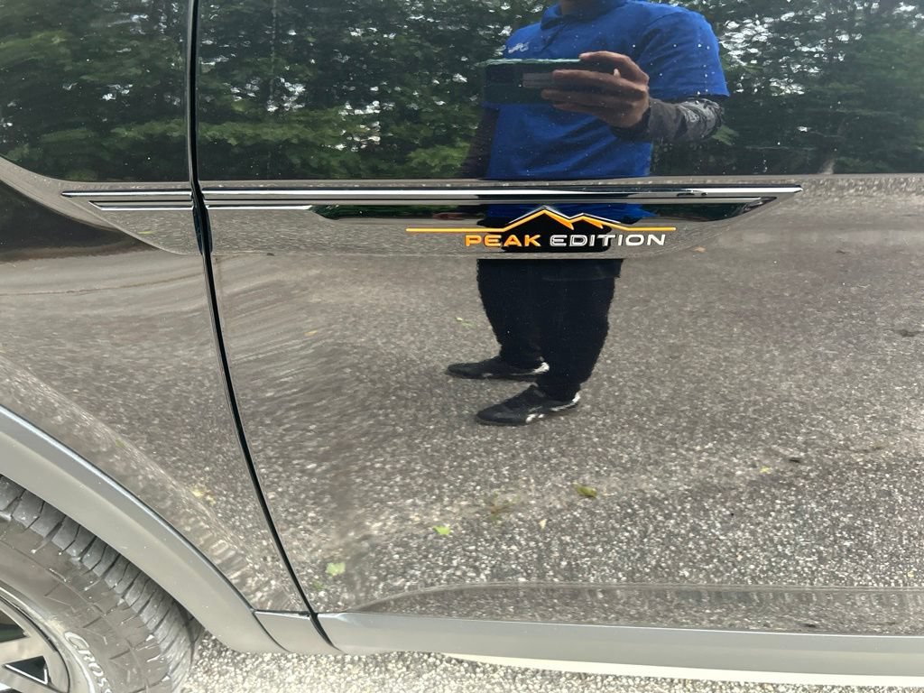 Used 2024 Volkswagen Atlas Peak Edition SE AWD/4WD image 12