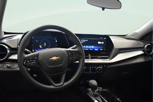 Used 2025 Chevrolet Trax LT FWD image 23