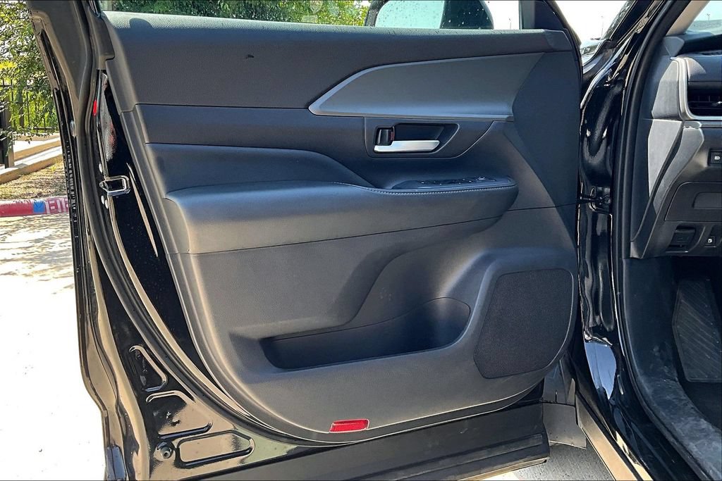 Used 2025 Toyota Grand Highlander AWD image 20