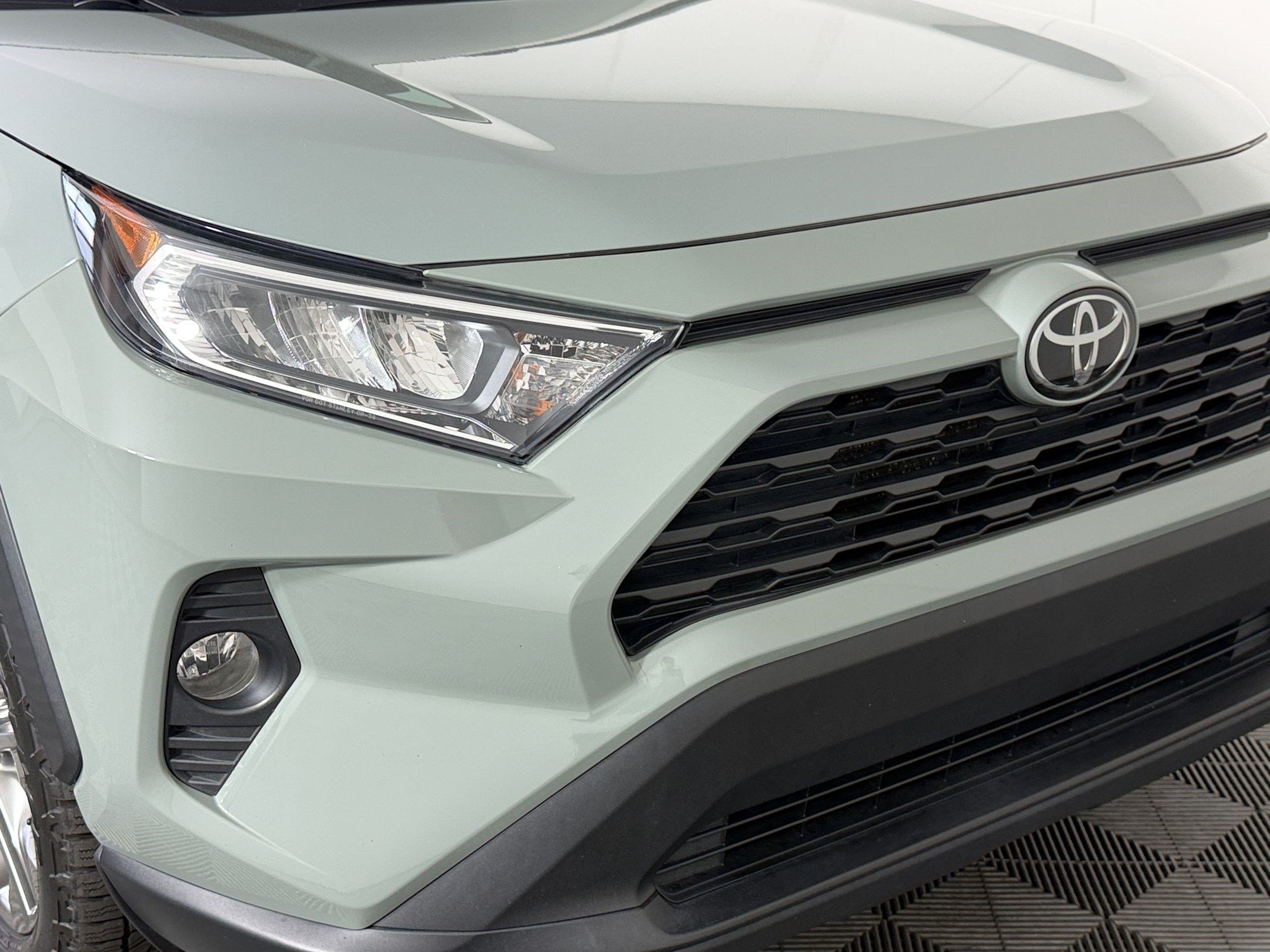 Used 2020 Toyota RAV4 XLE Premium FWD image 12