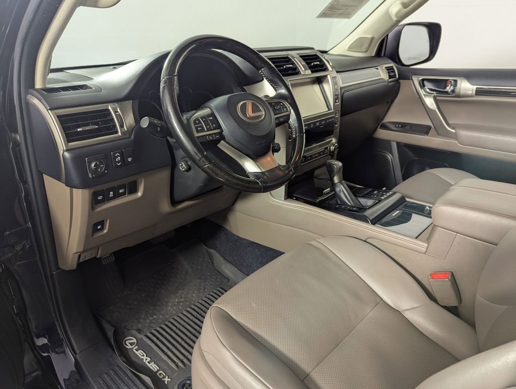 Used 2020 Lexus GX 460 Premium w/ Premium Package image 33
