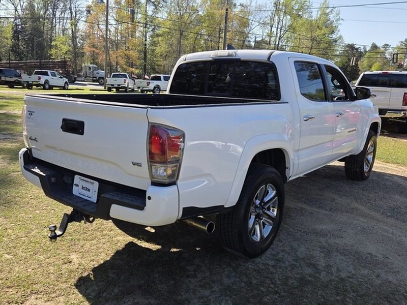 Used 2016 Toyota Tacoma Limited w/ Towing Package image 13