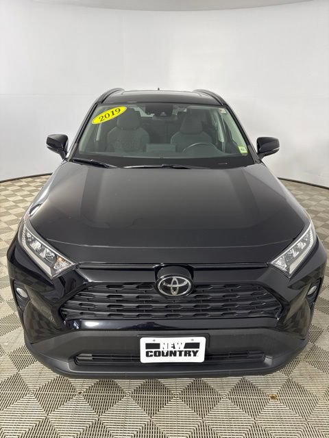 Used 2019 Toyota RAV4 XLE AWD/4WD image 2