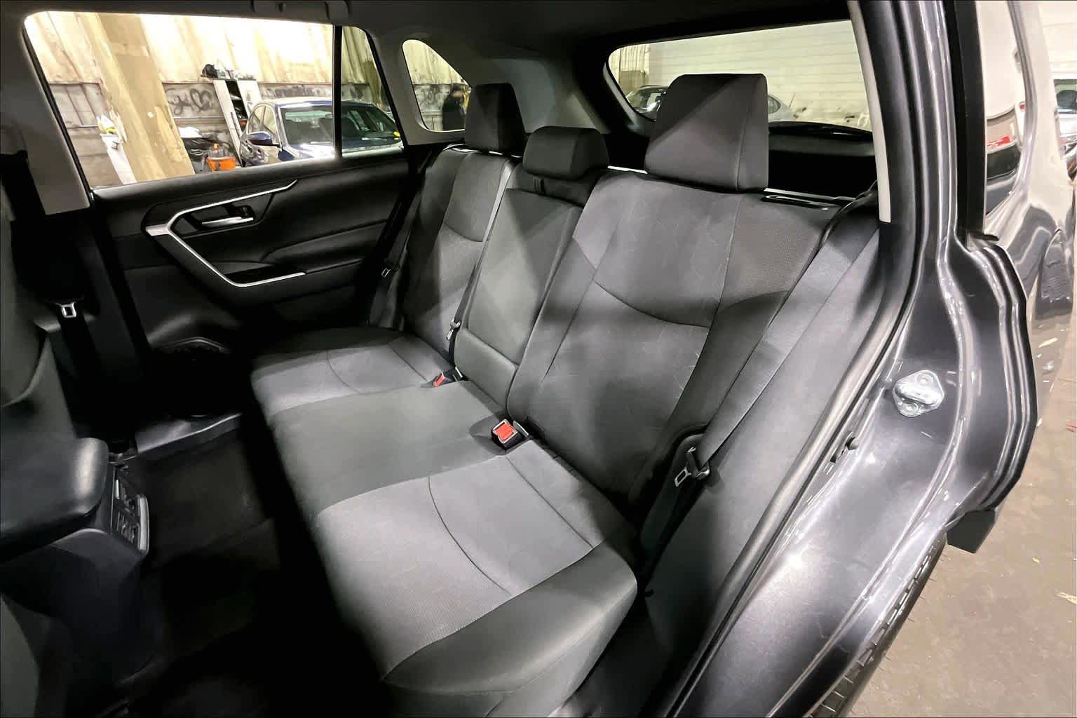 Used 2025 Toyota RAV4 XLE AWD/4WD image 21