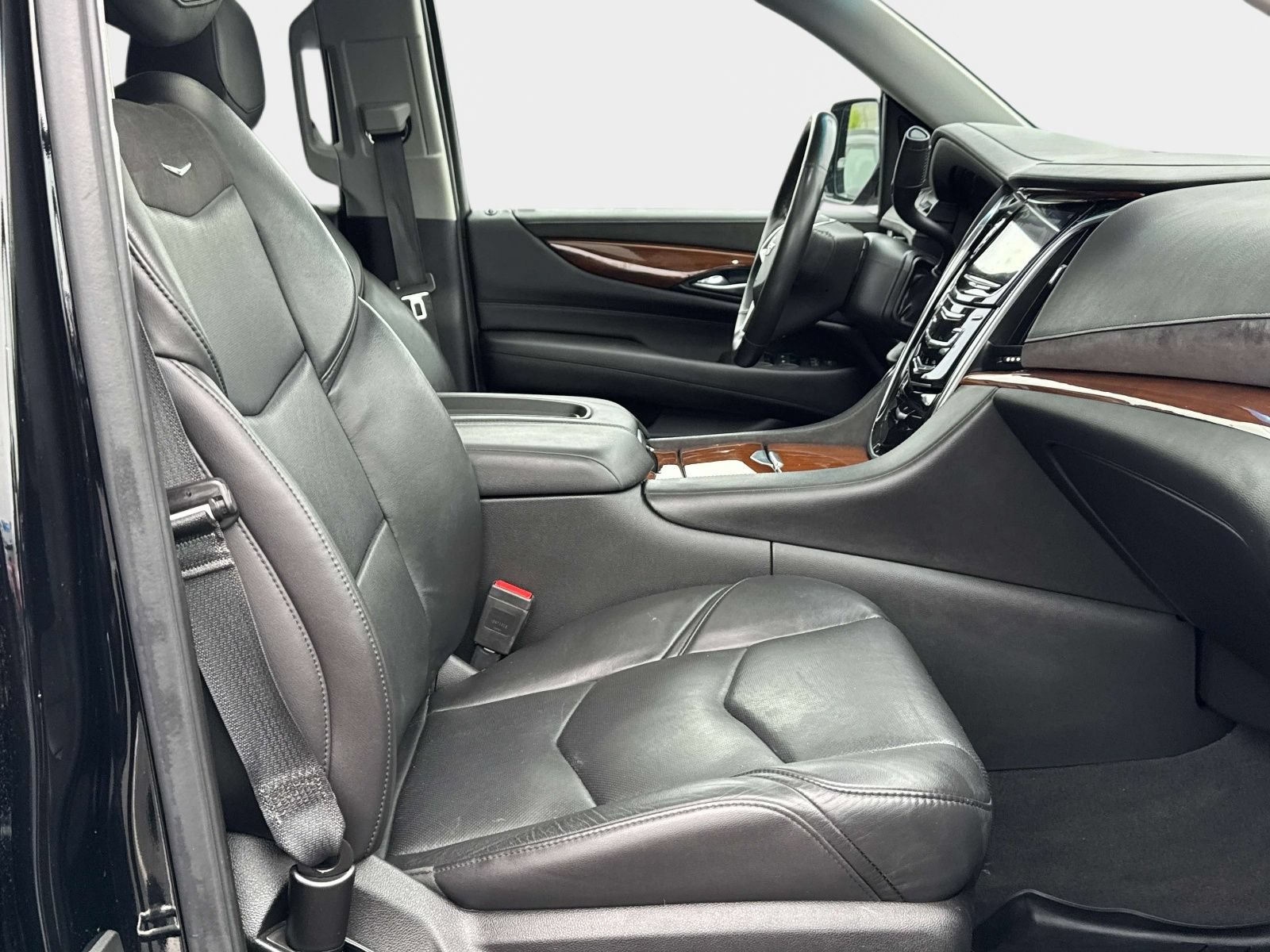 Used 2019 Cadillac Escalade Luxury AWD/4WD image 16