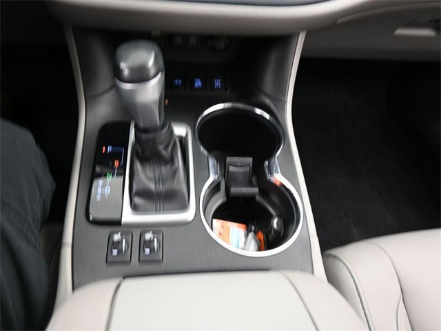 Used 2018 Toyota Highlander XLE image 11