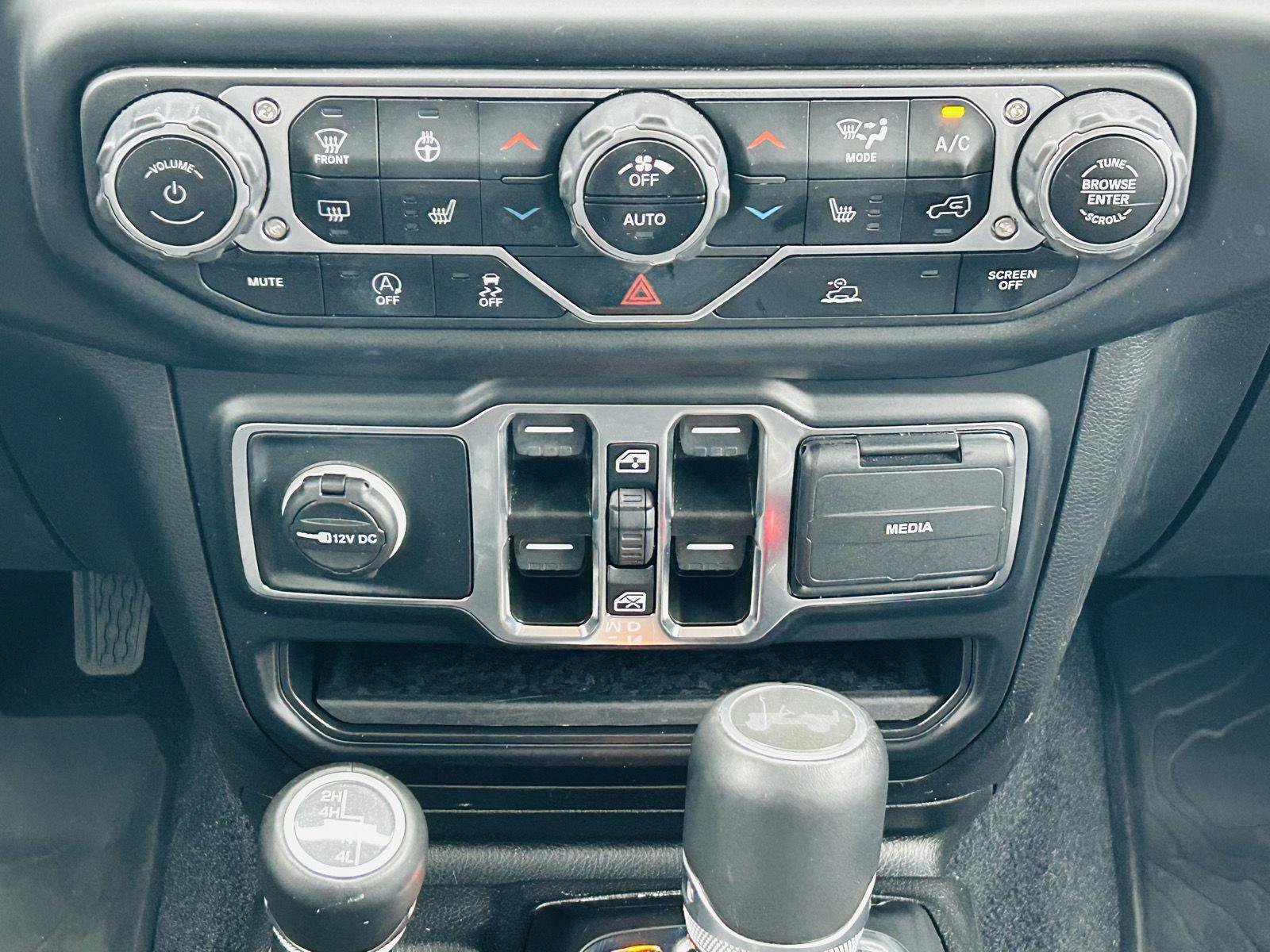 Used 2022 Jeep Wrangler Unlimited Sahara AWD/4WD image 17