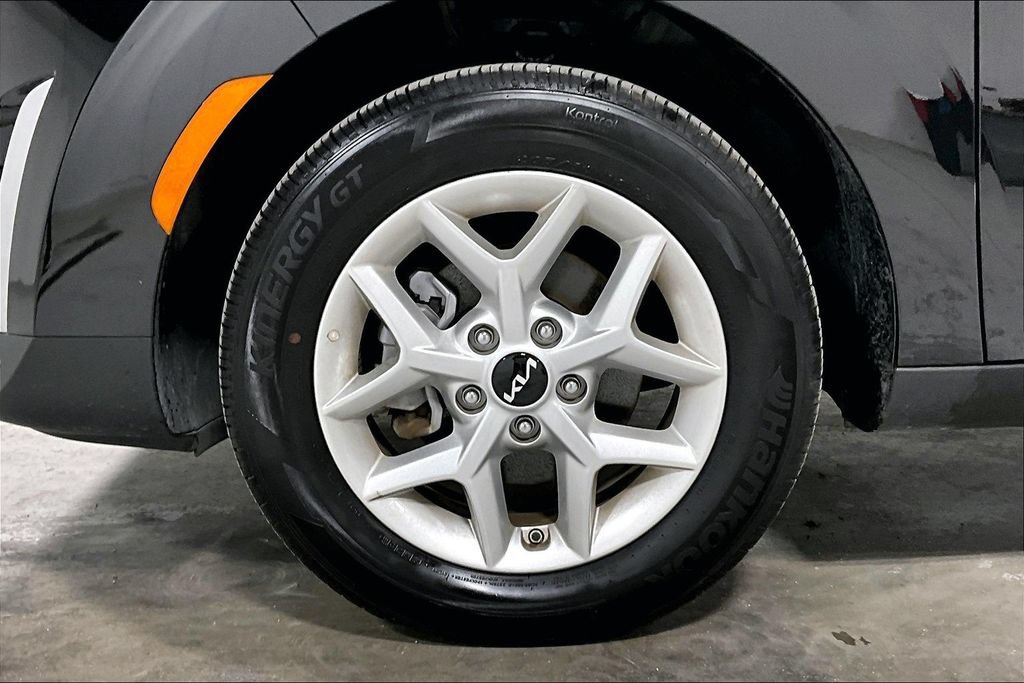 Used 2025 Kia Soul LX w/ LX Technology Package FWD image 10