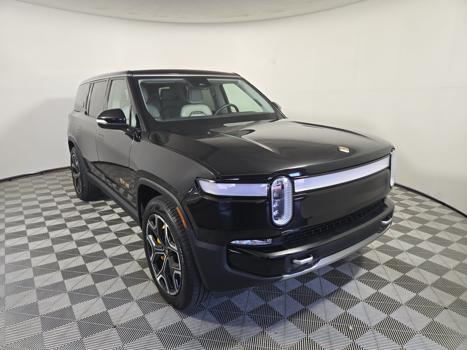 Used 2024 Rivian R1S Adventure AWD/4WD image 7
