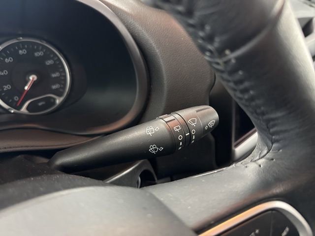 Used 2023 Jeep Renegade Latitude w/ Premium Group AWD/4WD image 33