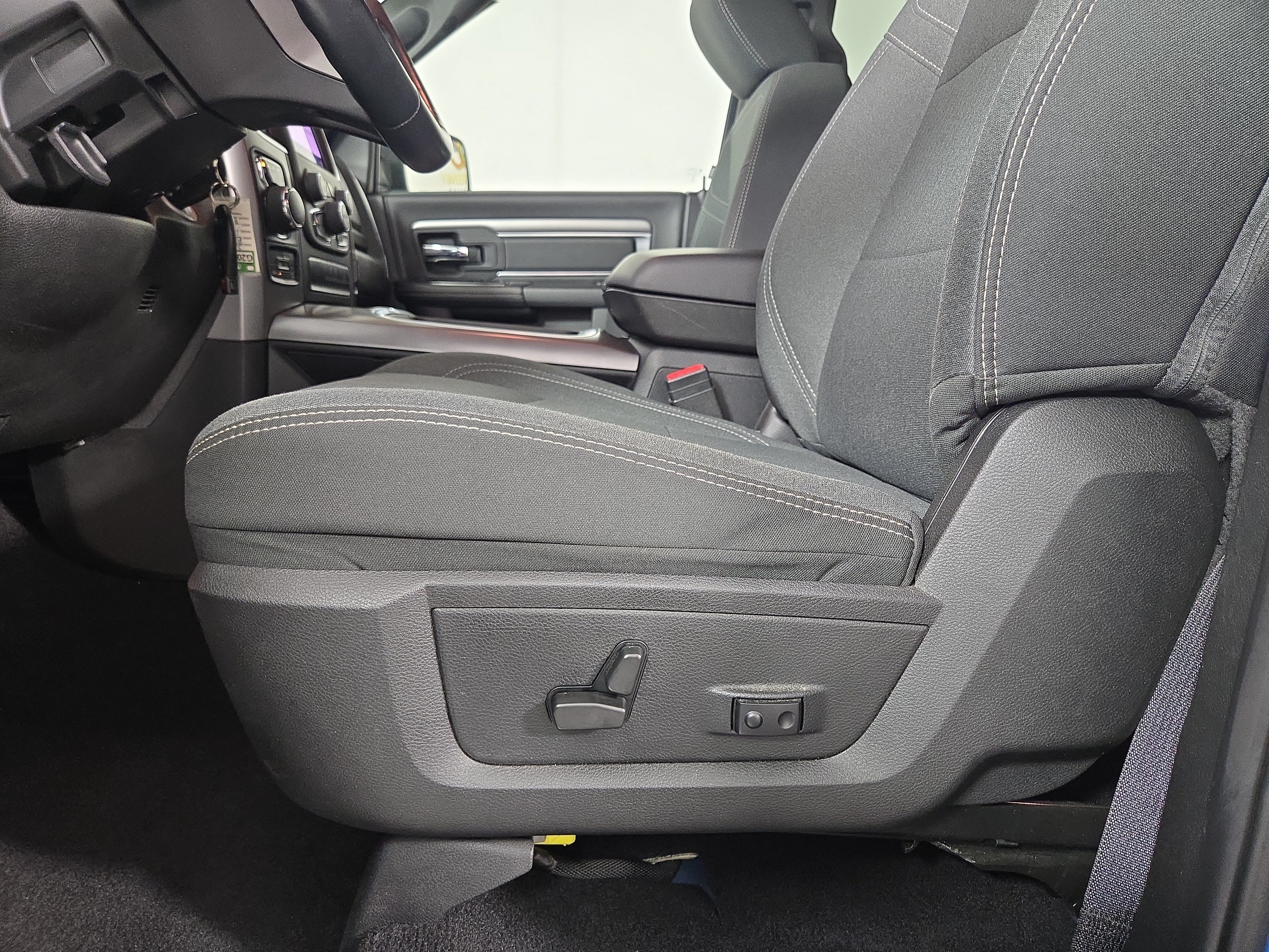 Used 2022 RAM 1500 Classic Warlock w/ Electronics Group AWD/4WD image 27