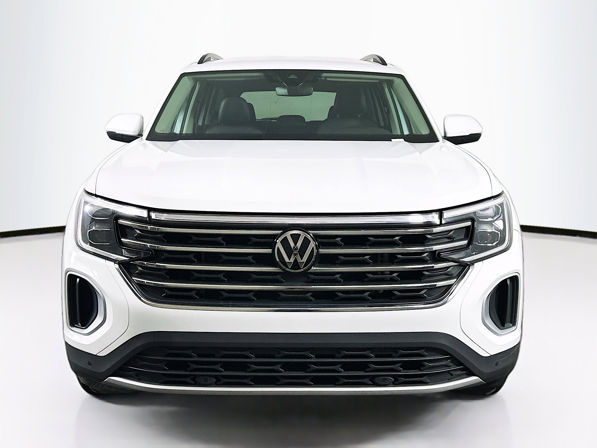 Used 2024 Volkswagen Atlas SE image 2