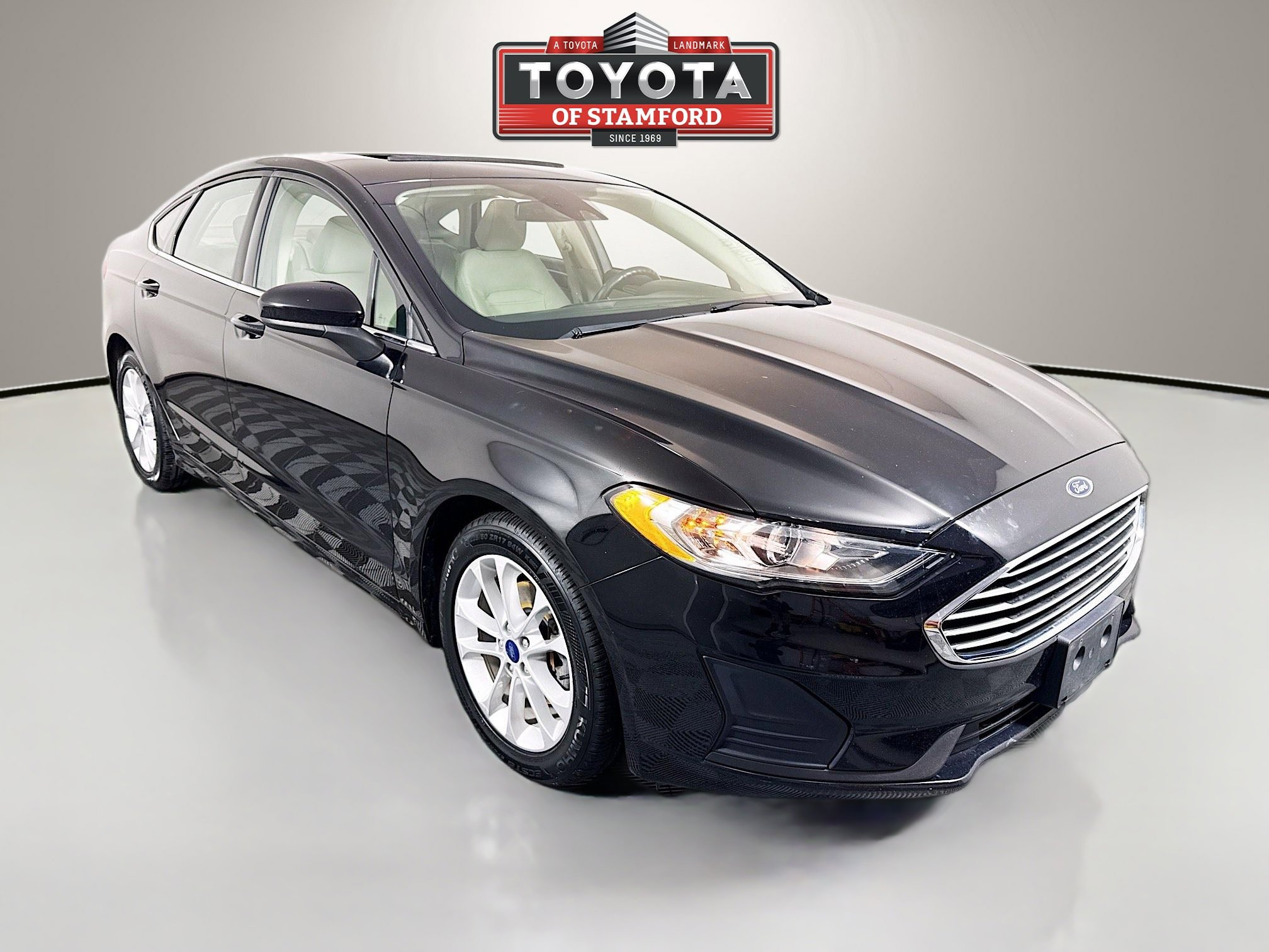 Used 2020 Ford Fusion SE image 1