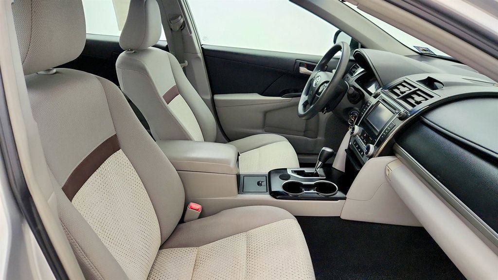 Used 2013 Toyota Camry LE FWD image 23
