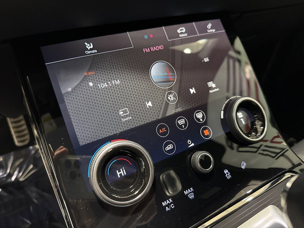 Used 2020 Land Rover Range Rover Evoque R-Dynamic SE image 17