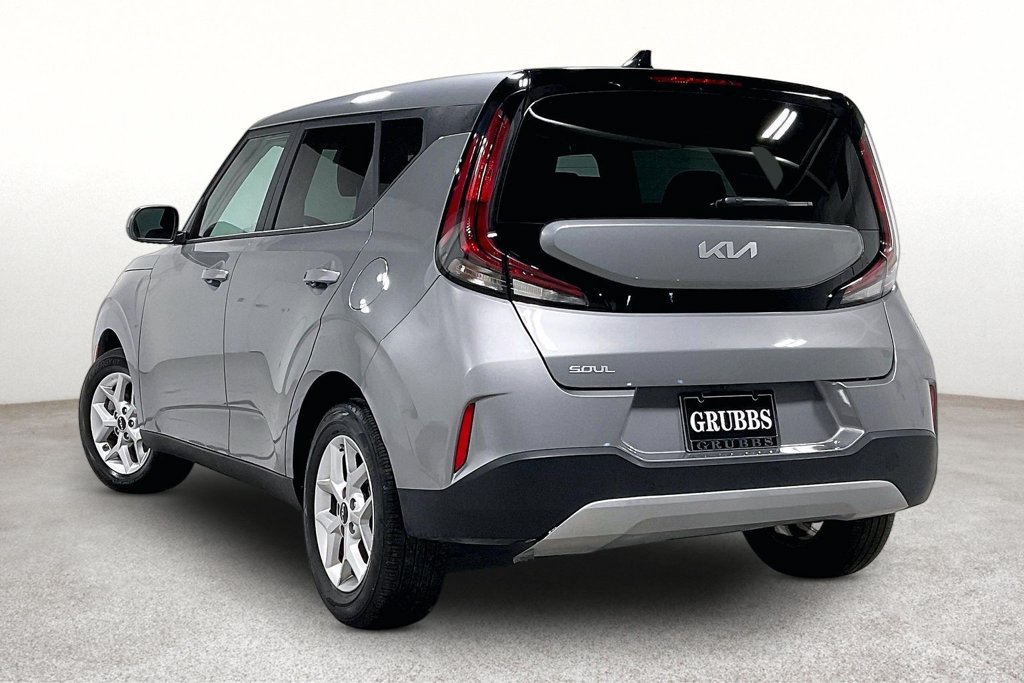 Used 2025 Kia Soul LX w/ LX Technology Package FWD image 15