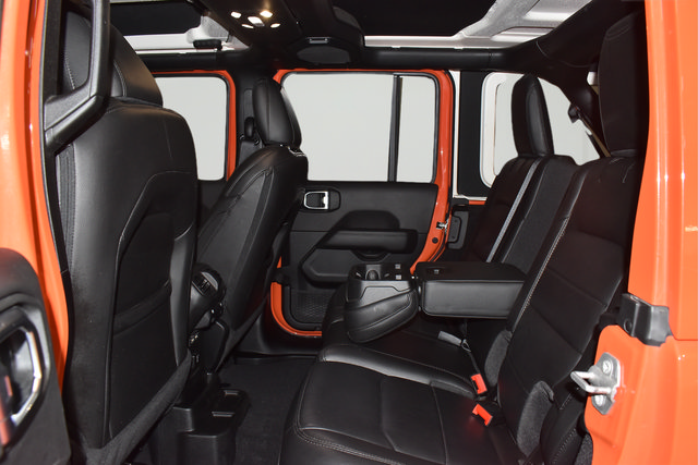 Used 2023 Jeep Wrangler Unlimited Sahara AWD/4WD image 16