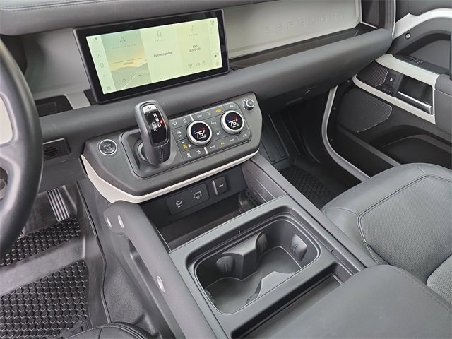 Used 2023 Land Rover Defender 110 SE image 19