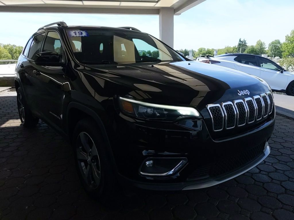 Used 2019 Jeep Cherokee Limited AWD/4WD image 4
