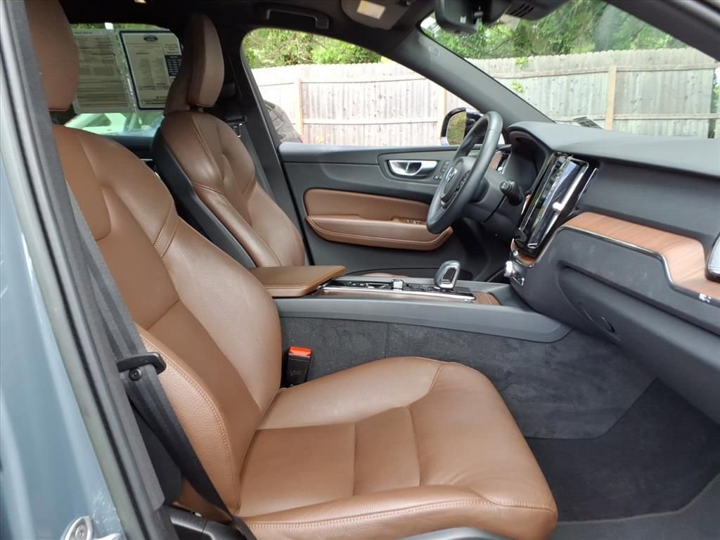 Used 2023 Volvo XC60 B5 Plus w/ Climate Package AWD/4WD image 11