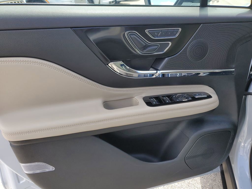 New 2026 Lincoln Corsair Premiere FWD image 18