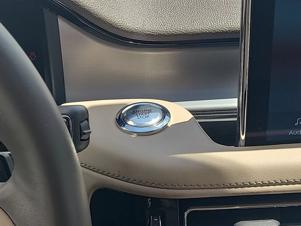 Used 2023 Lincoln Aviator 2WD w/ Premium Package image 23