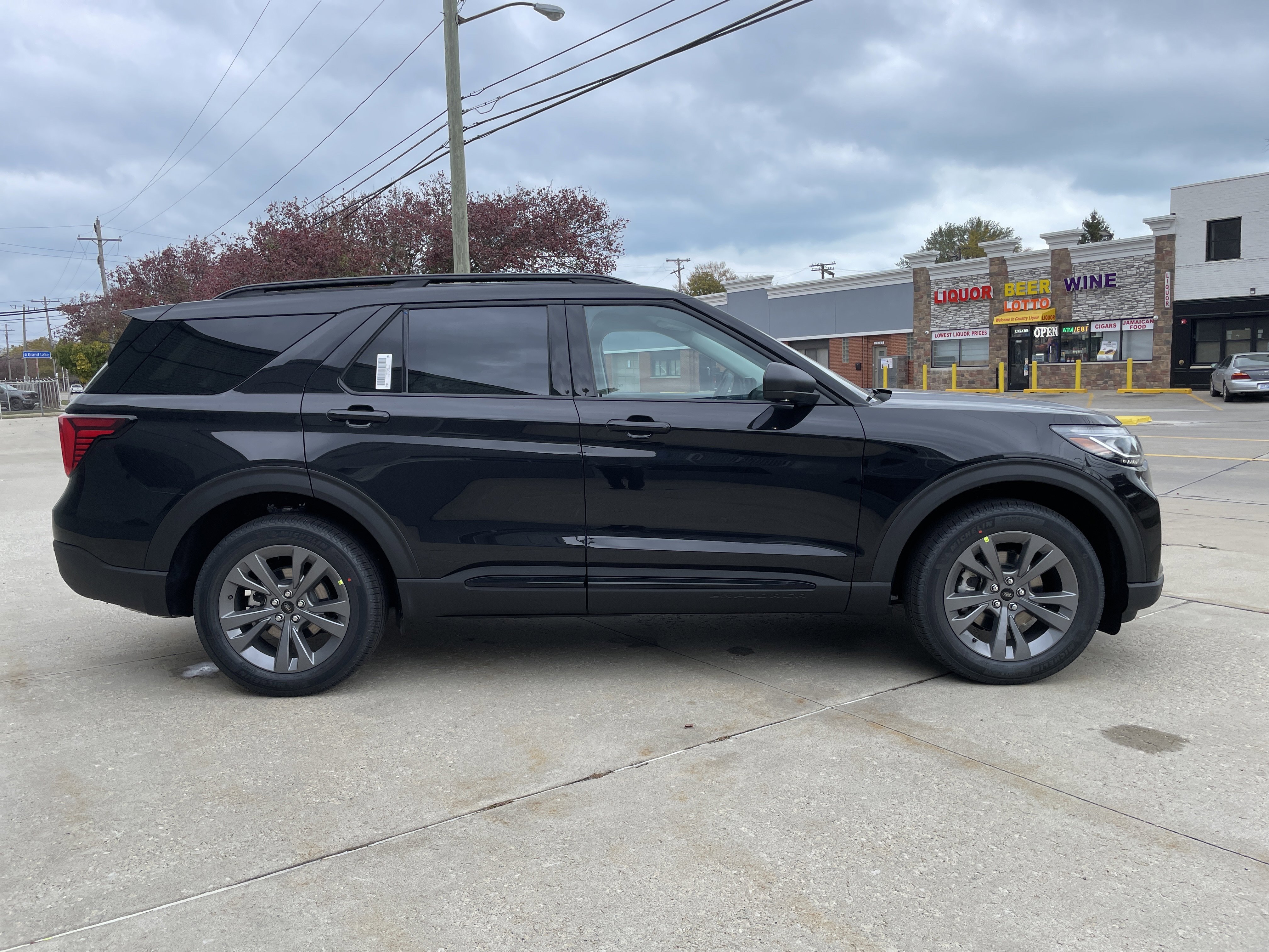 New 2026 Ford Explorer Active image 3