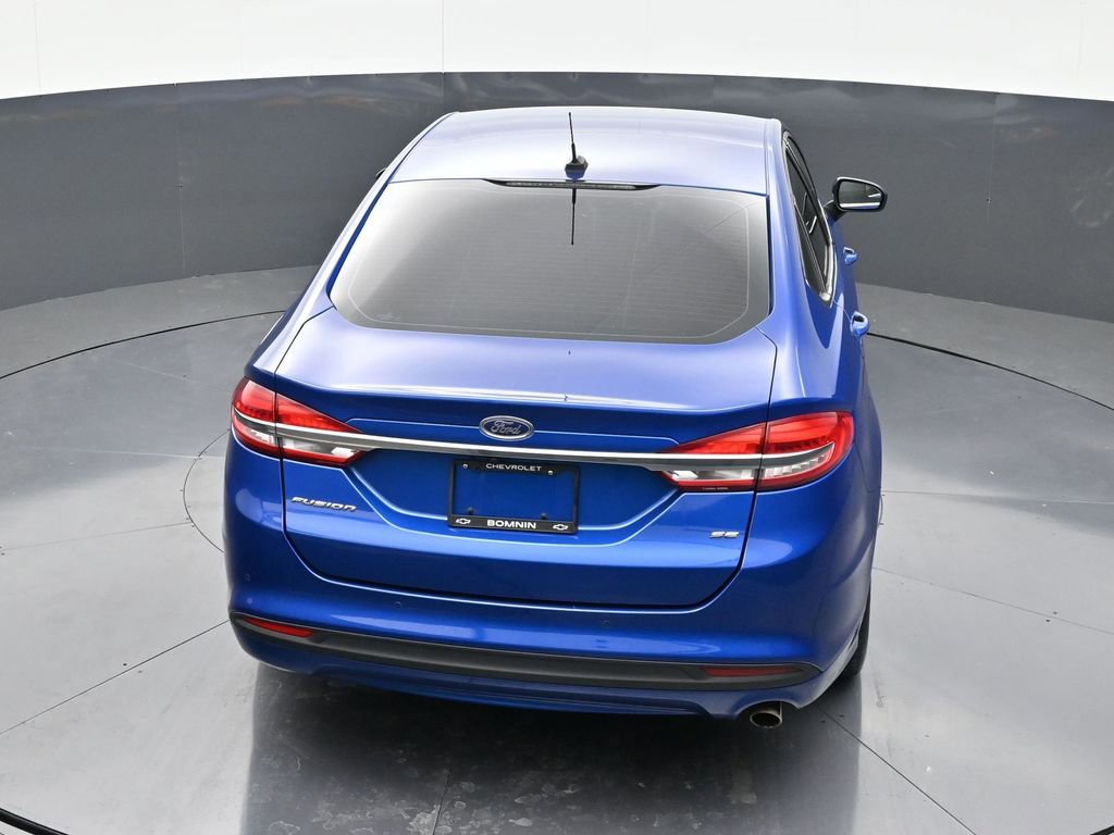 Used 2017 Ford Fusion SE w/ Fusion SE Technology Package image 15