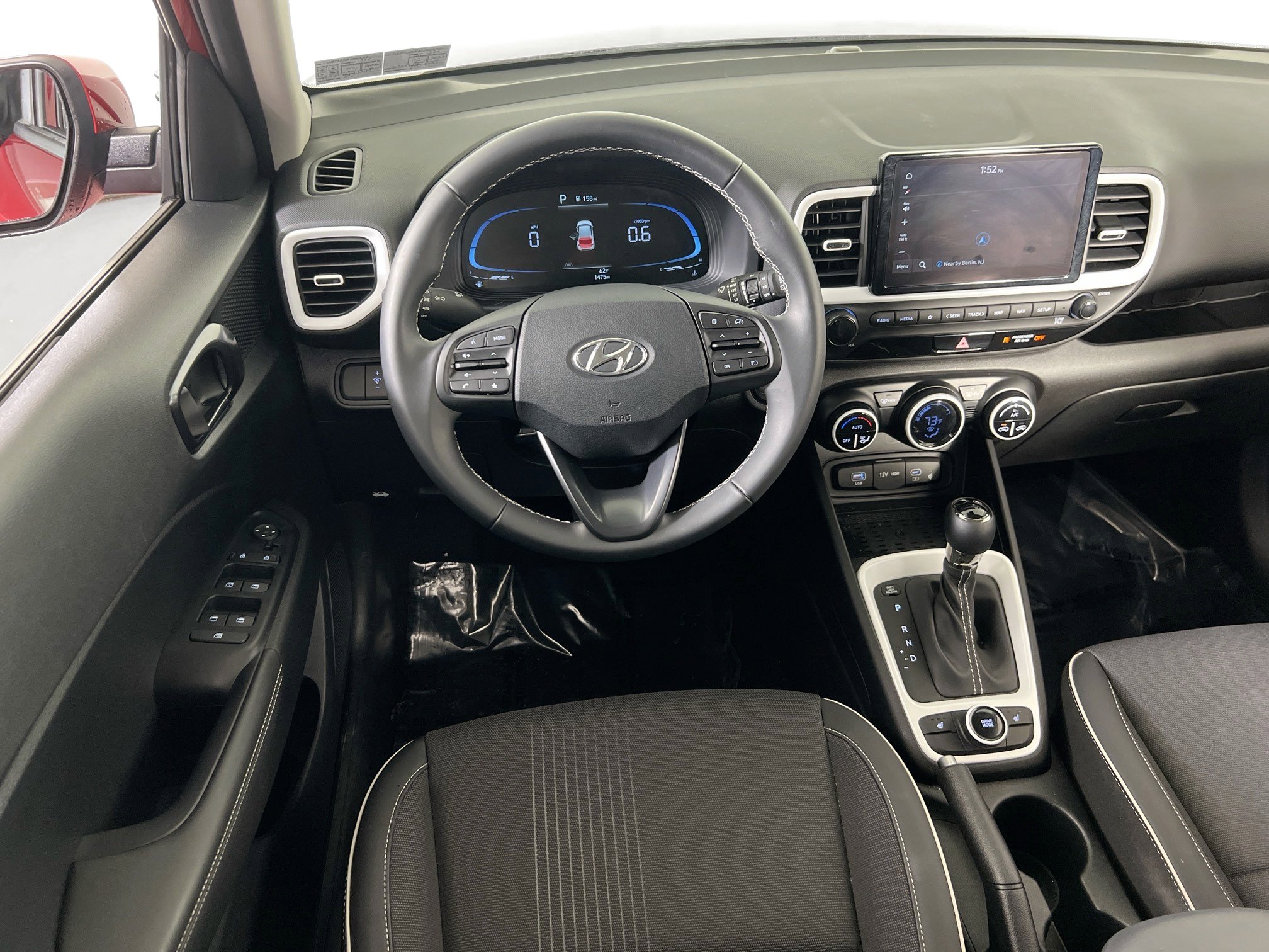 Used 2024 Hyundai Venue Limited image 21