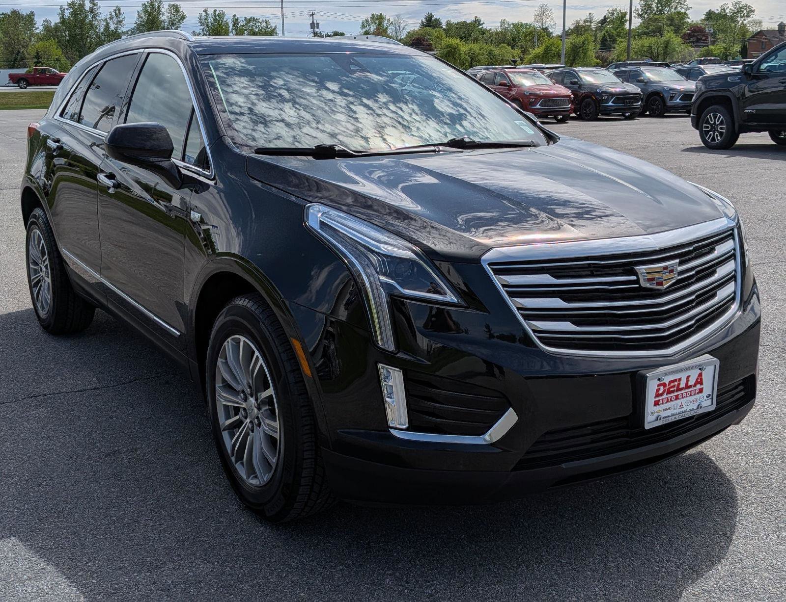 Used 2017 Cadillac XT5 Luxury w/ Driver Awareness Package AWD/4WD image 3