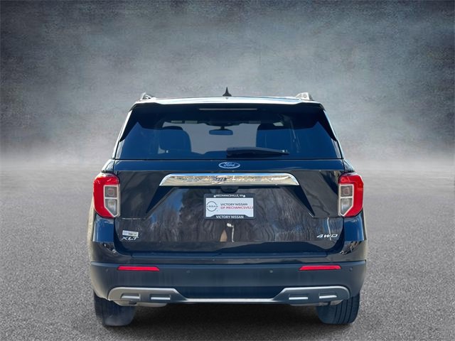 Used 2023 Ford Explorer XLT w/ Equipment Group 202A image 3