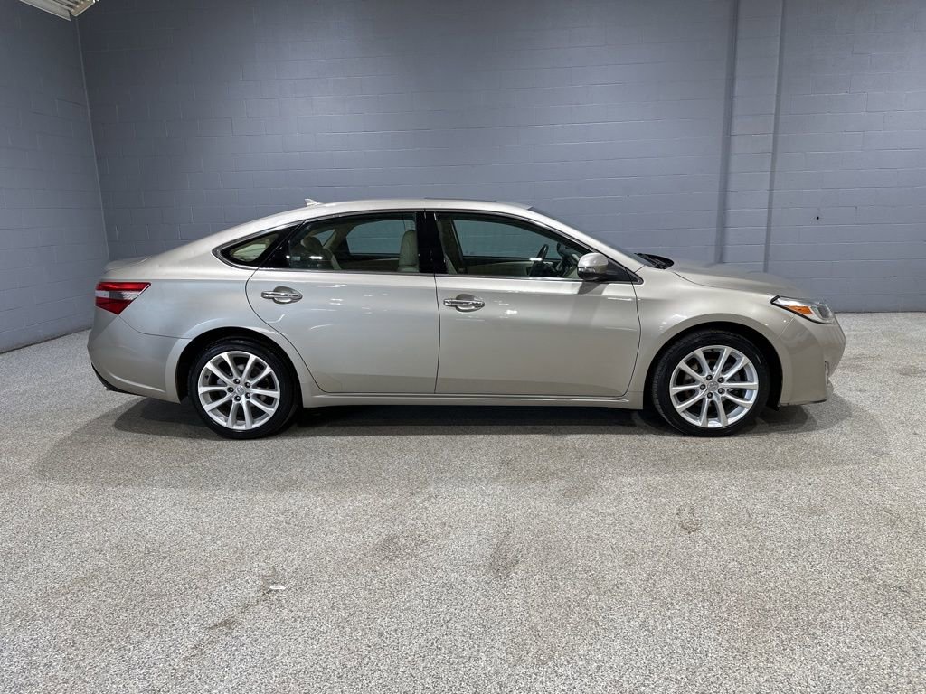 Used 2014 Toyota Avalon Limited image 3