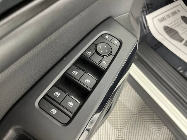 Used 2025 Nissan Pathfinder SV FWD image 33
