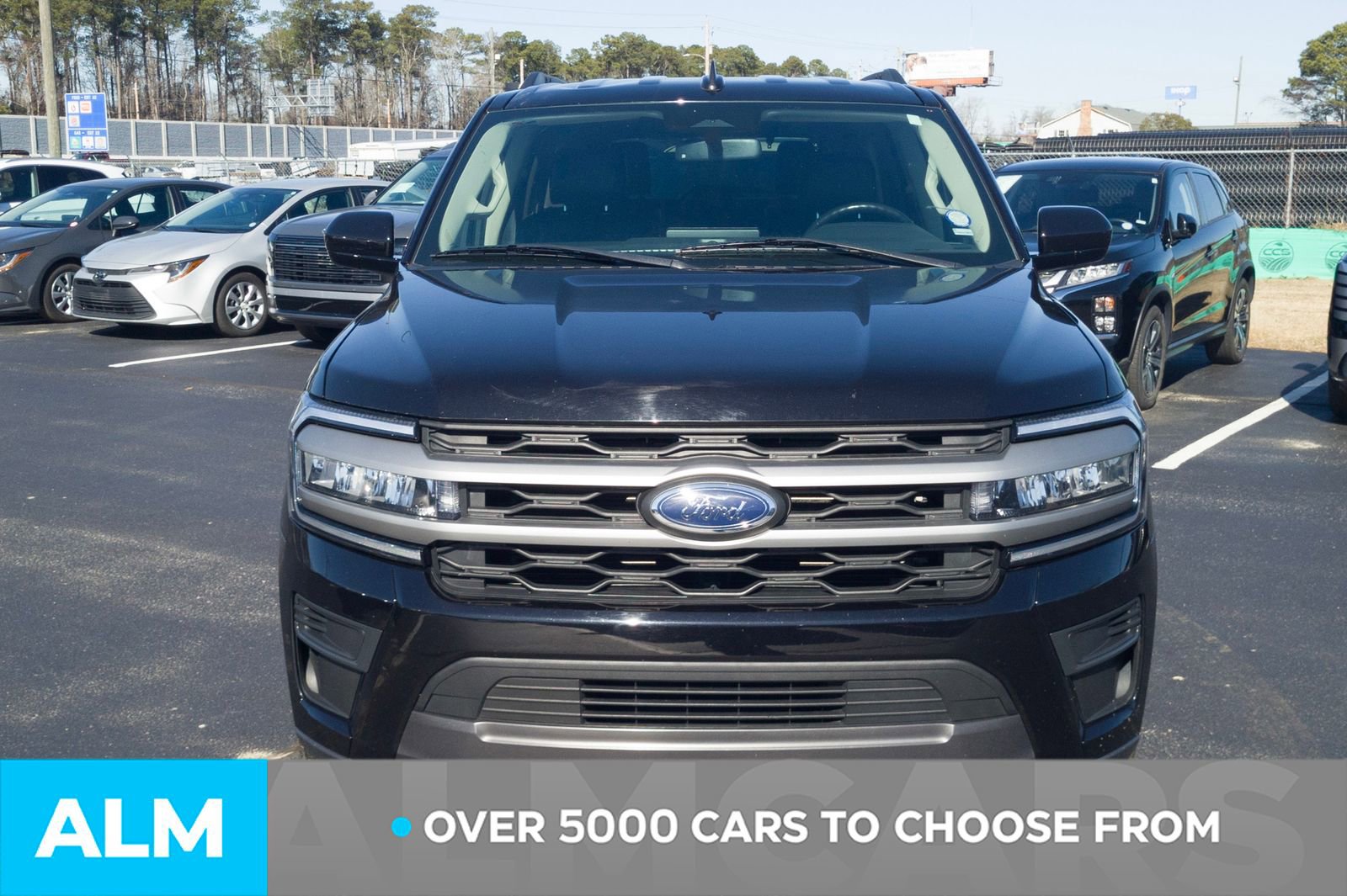 Used 2024 Ford Expedition XLT AWD/4WD image 3
