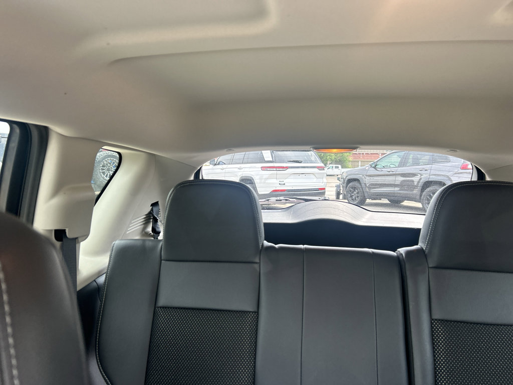 Used 2014 Jeep Compass Latitude FWD image 29