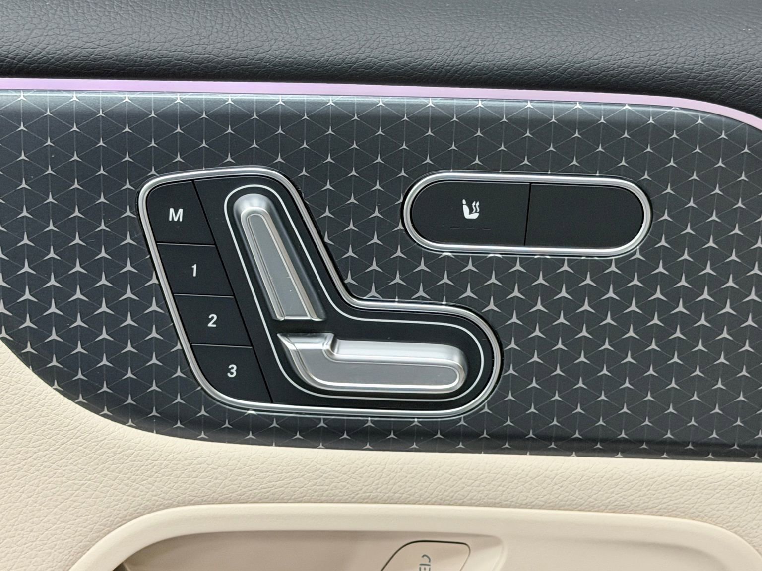 Used 2025 Mercedes-Benz GLB 250 image 21