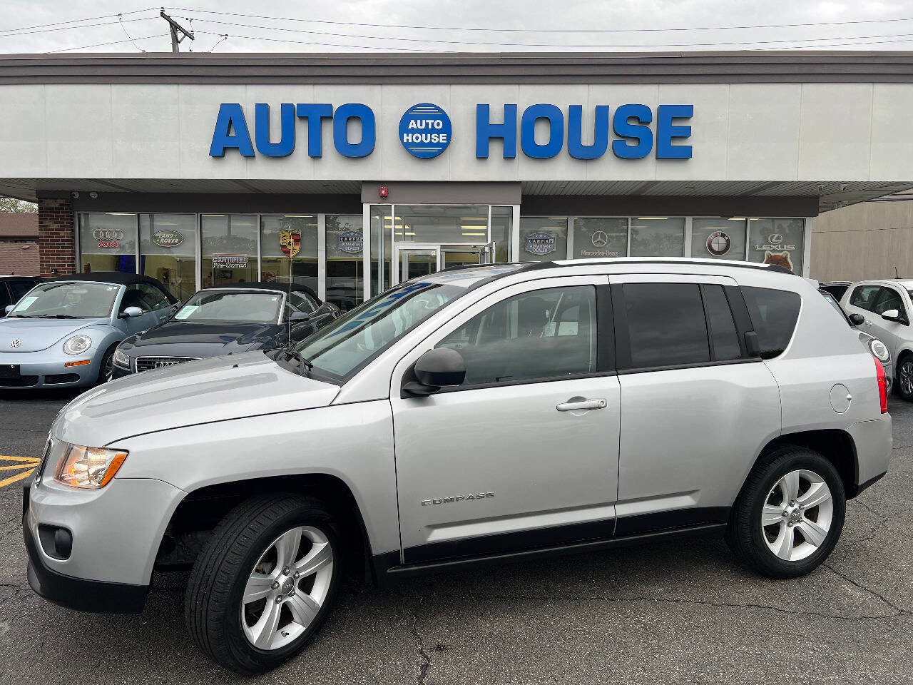 Used 2011 Jeep Compass Latitude AWD/4WD image 1