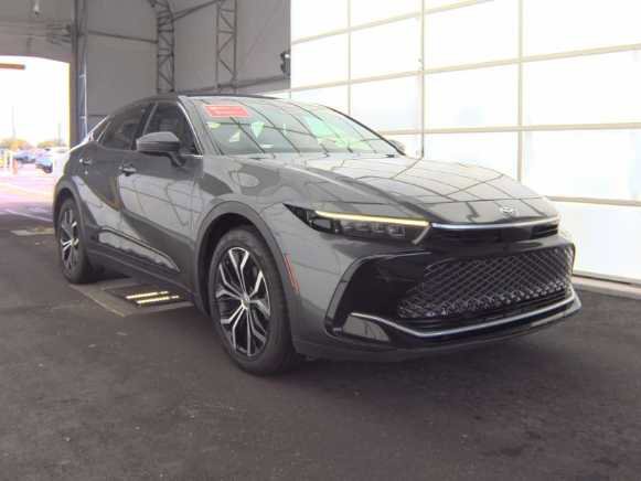 Used 2023 Toyota Crown Limited image 5