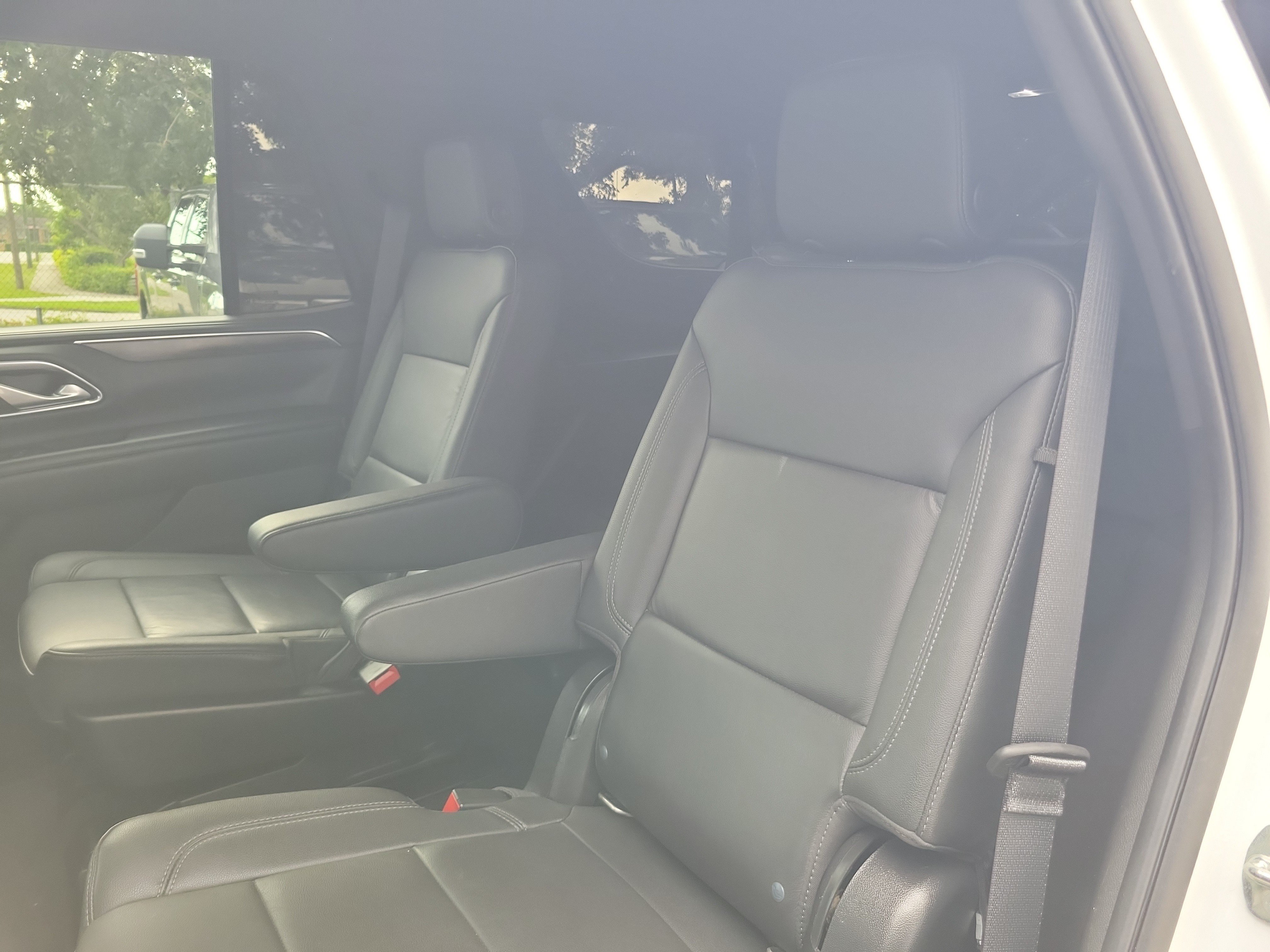 Used 2022 Chevrolet Tahoe Z71 w/ Luxury Package AWD/4WD image 15