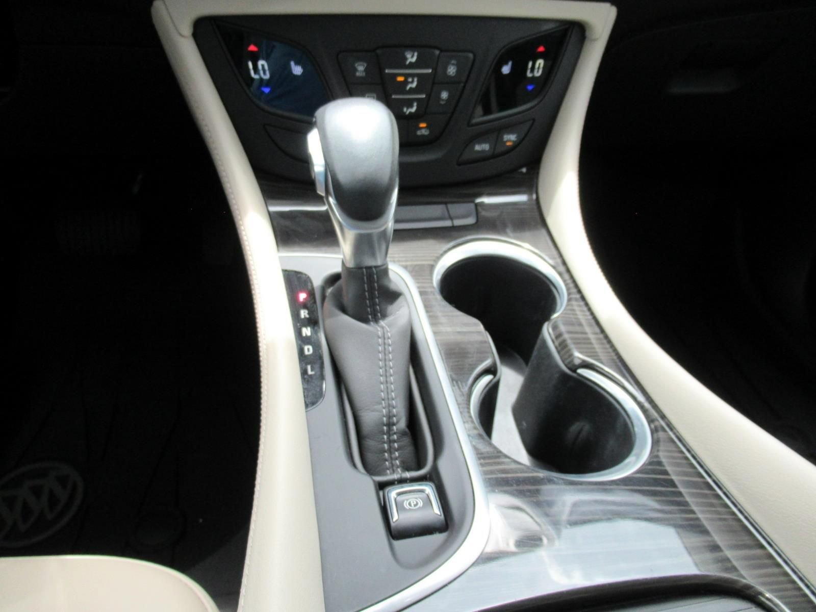 Used 2020 Buick Envision Essence FWD image 26