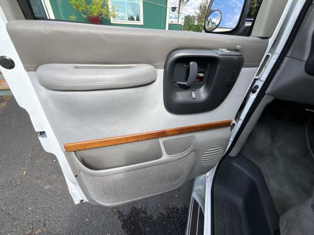 Used 1998 Chevrolet Express 1500 RWD image 6