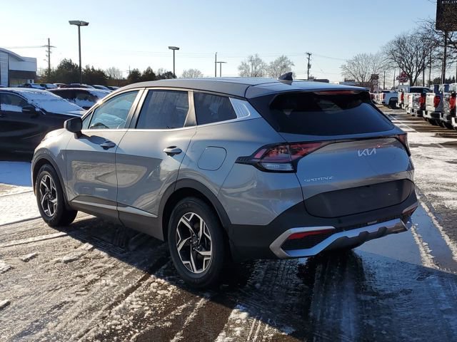 Used 2023 Kia Sportage LX image 4