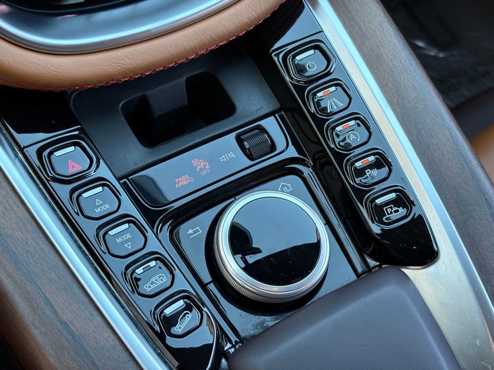 Used 2021 Aston Martin DBX image 21
