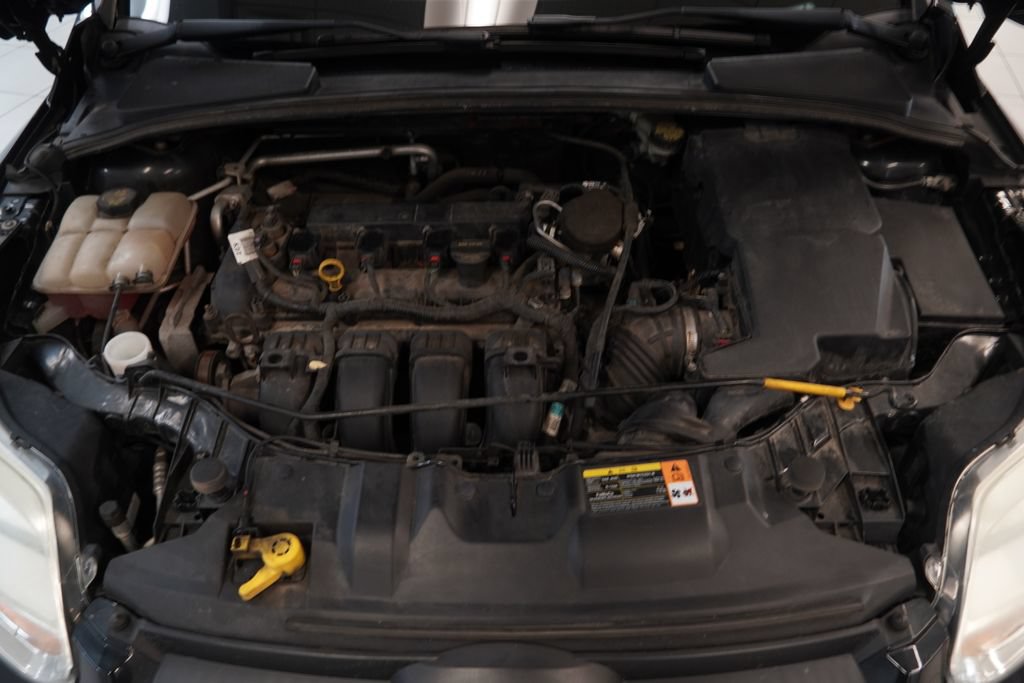 Used 2014 Ford Focus SE w/ SE Winter Package FWD image 38
