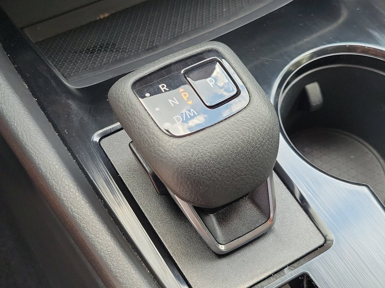 Used 2025 Nissan Rogue SV FWD image 27