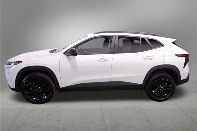 Used 2024 Chevrolet Trax ACTIV image 2