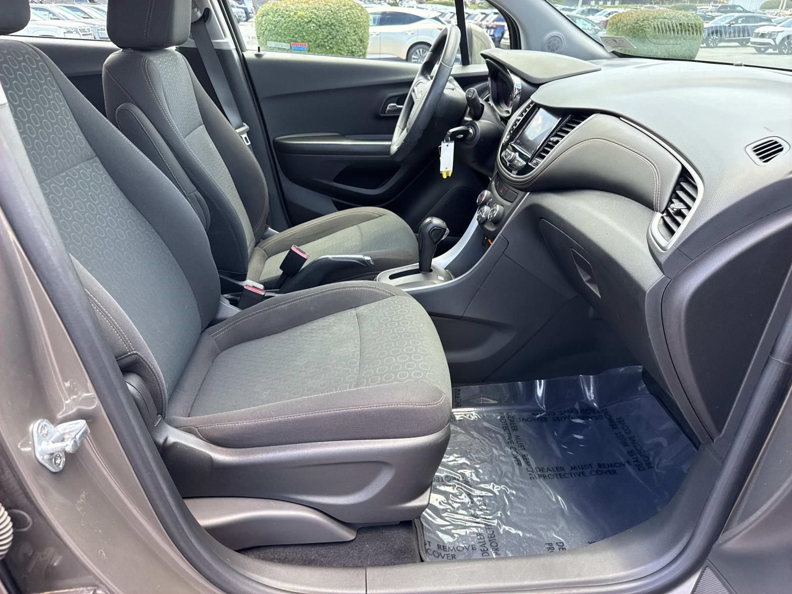 Used 2021 Chevrolet Trax LS AWD/4WD image 25