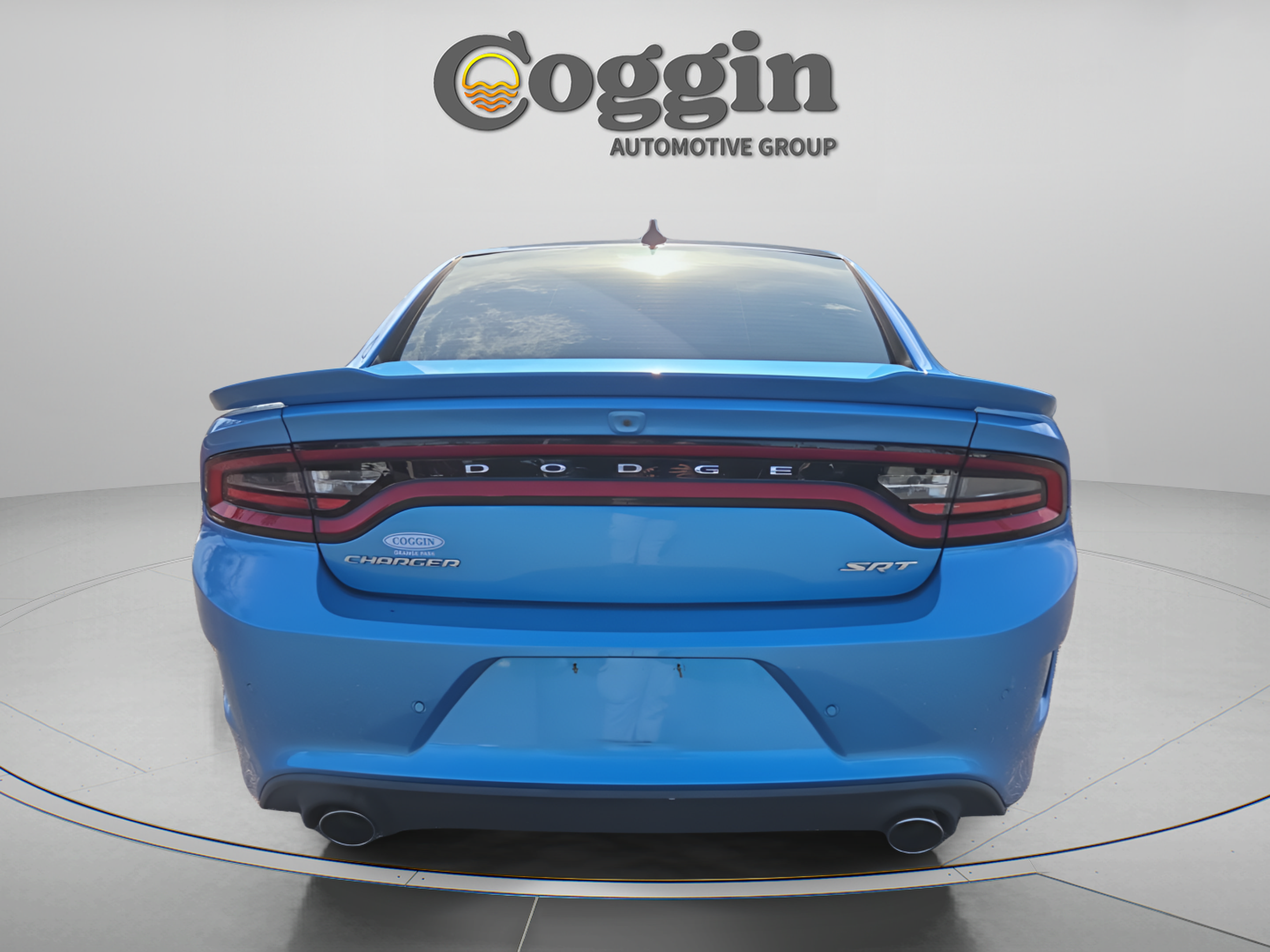 Used 2016 Dodge Charger SRT w/ Harman/Kardon Audio Group RWD image 4