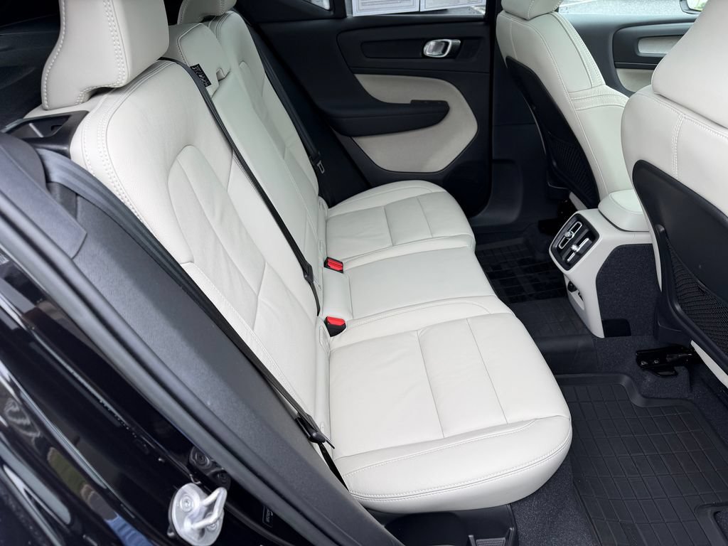 Certified 2023 Volvo XC40 B5 Plus w/ Protection Package Premier AWD/4WD image 18