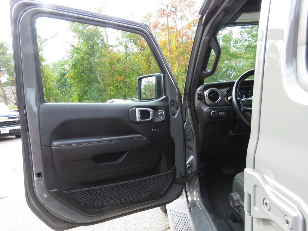Used 2020 Jeep Wrangler Unlimited Sahara w/ Cold Weather Group AWD/4WD image 9